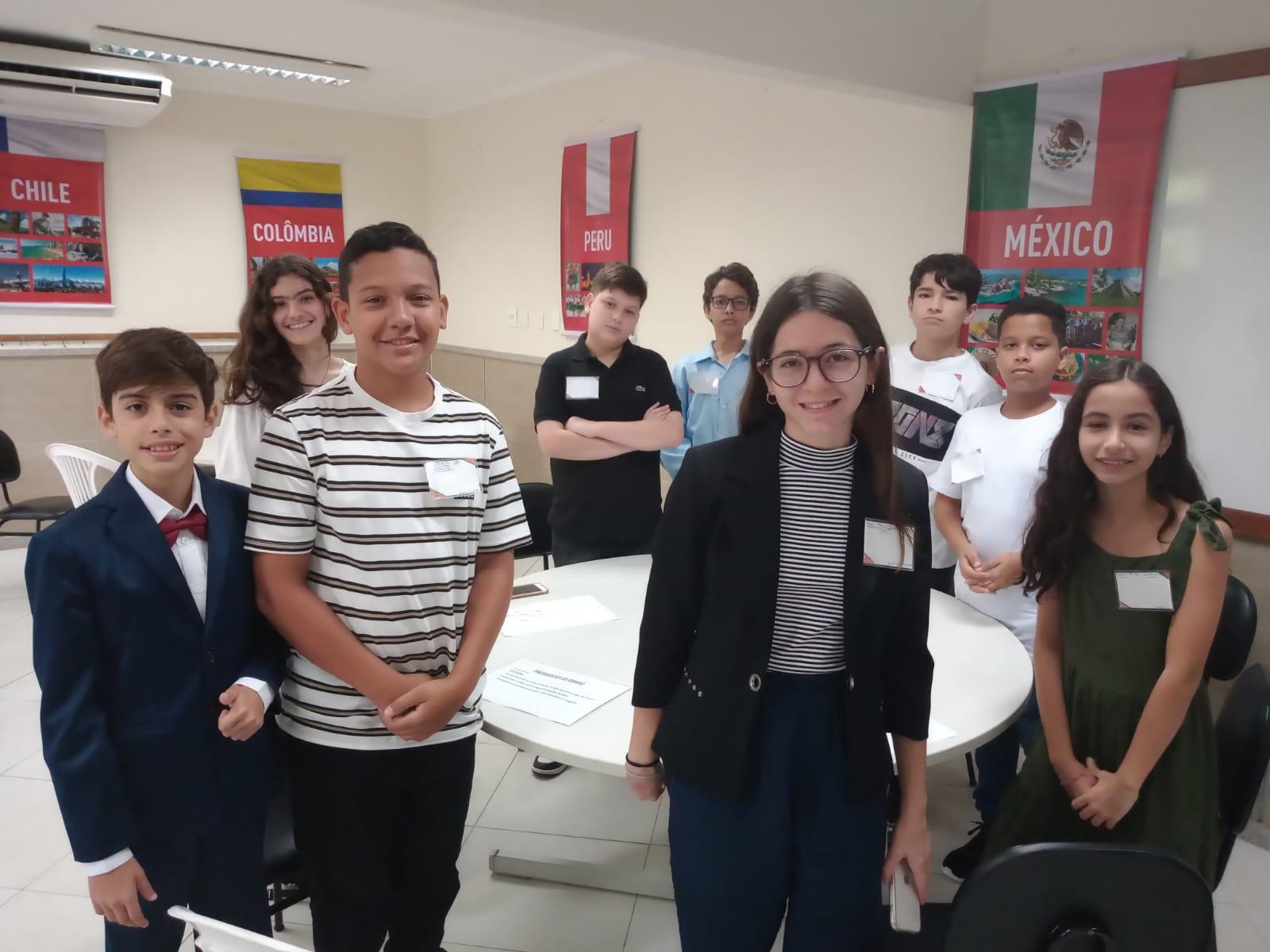 Estudantes dos 7º e 8º anos promovem 7º e 8º anos Fórum Internacional dos Países Hispânicos